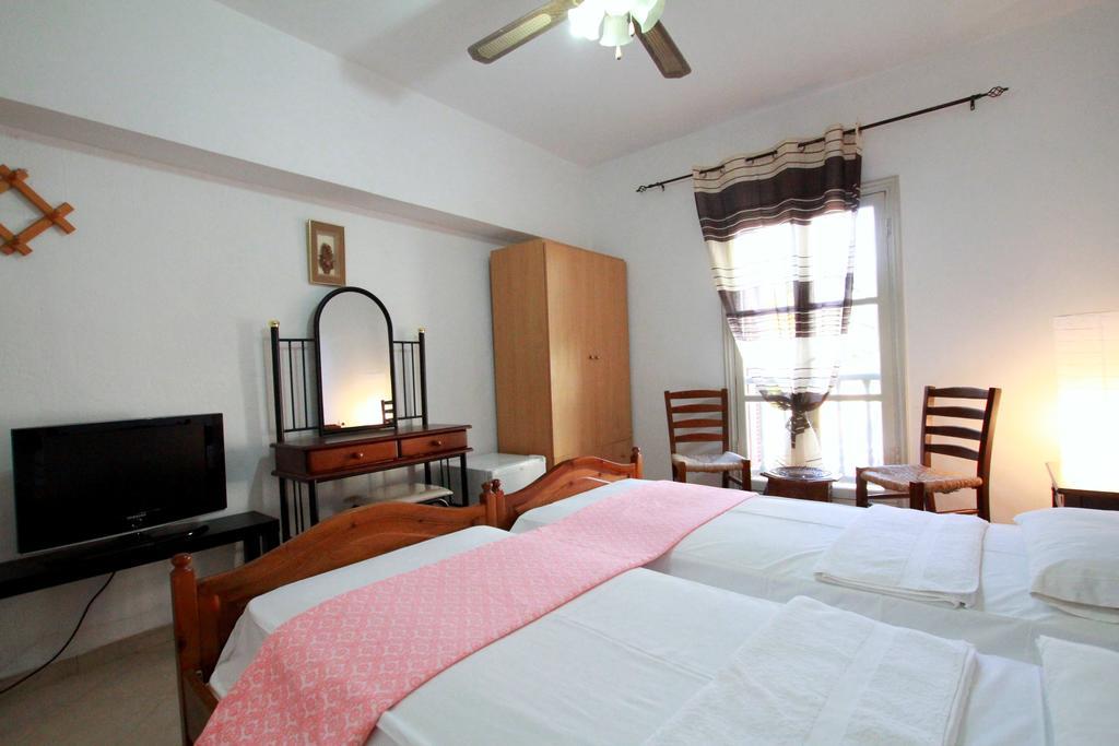 Traditional Apartments Alexandra Megisti Room photo
